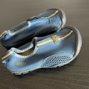 KEEN - water shoes - toddler size 6